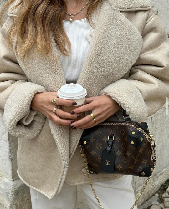 Alessia Damen Lammfellmantel – Kurze Doppelreihige Winterjacke