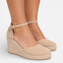 Bequeme Keilsandalen für Damen mit geschlossenem Zehenbereich und Knöchelriemen