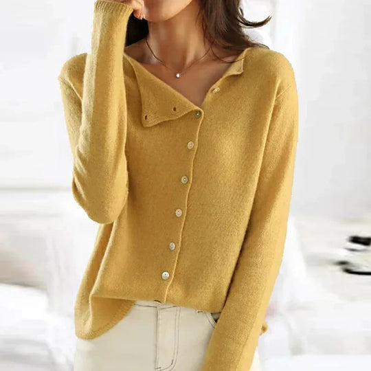 Sweter Juul - Stylowy kardigan z asymetrycznym wzorem guzików