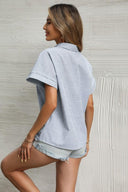 Linda Blouse - Gestreepte Korte Mouwen Zomerblouse met Knopen Sluiting