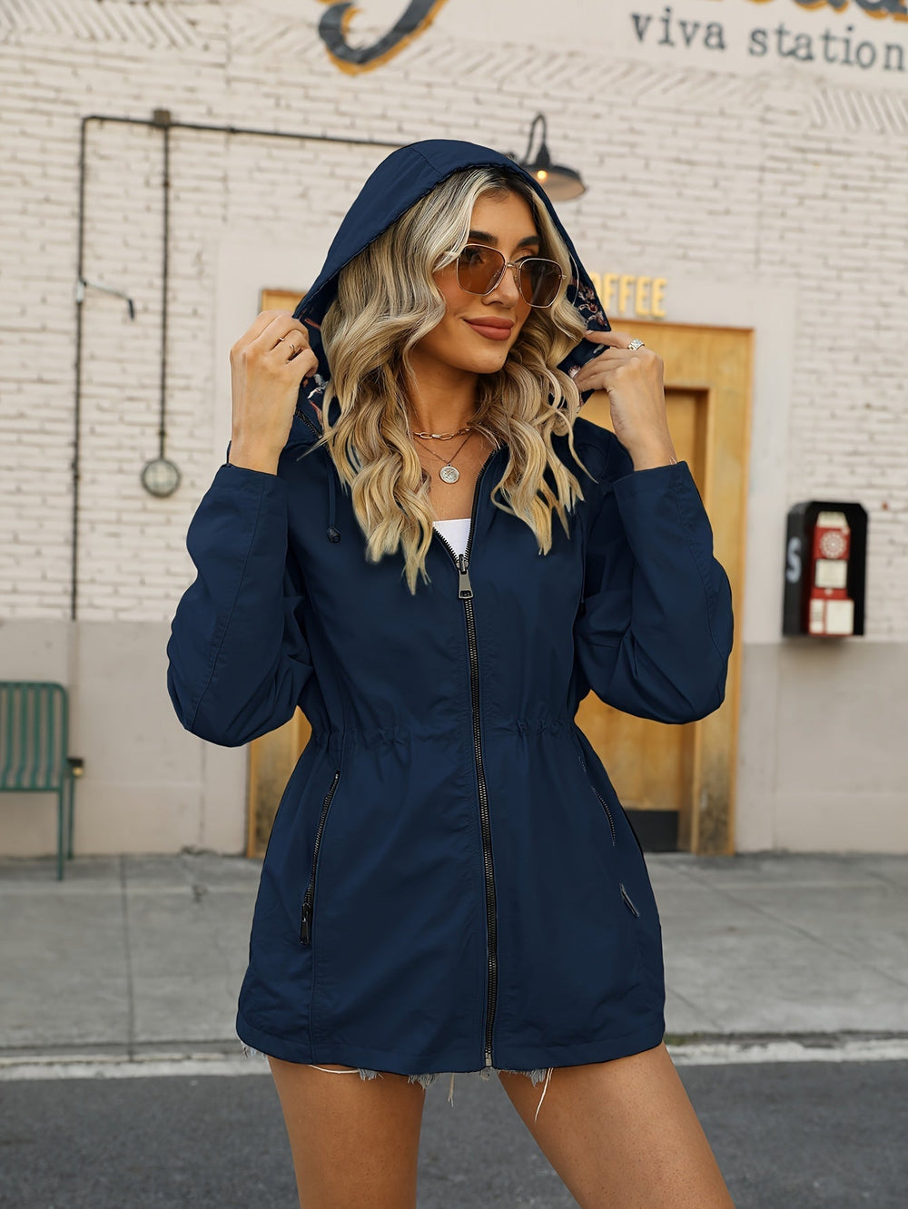 Liora – Women’s hooded lightweight windbreaker jacket