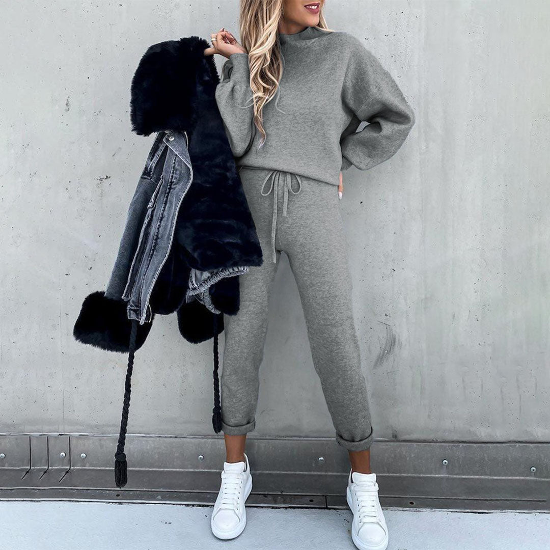 Sienna – Women’s two-piece knit lounge set