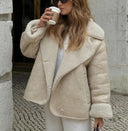 Alessia Damen Lammfellmantel – Kurze Doppelreihige Winterjacke