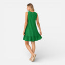 Dames lichte zomerjurk zonder mouwen met ruches aan de zoom en A-lijn model