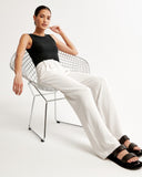 Weiße Hose mit weitem Bein