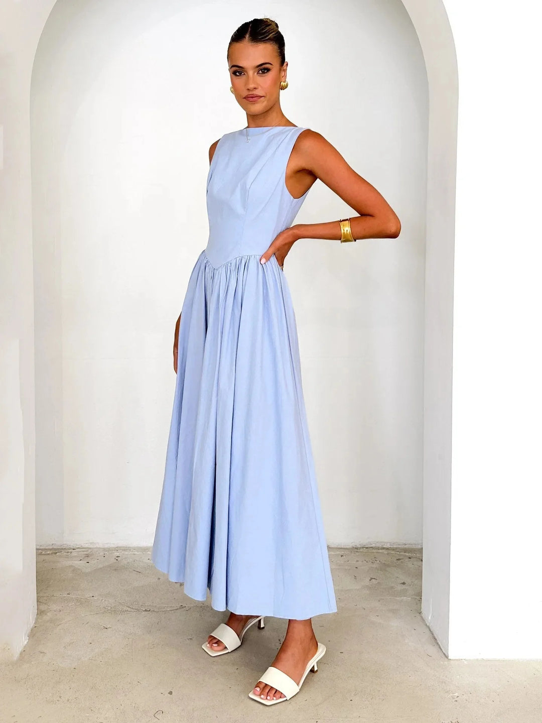 Luna – Sleeveless Pleated Maxi Dress