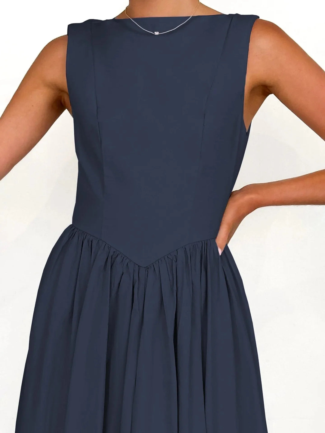 Luna – Sleeveless Pleated Maxi Dress