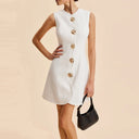 Clara – Elegantes ärmelloses Partykleid mit hohem Bund und Rundhalsausschnitt