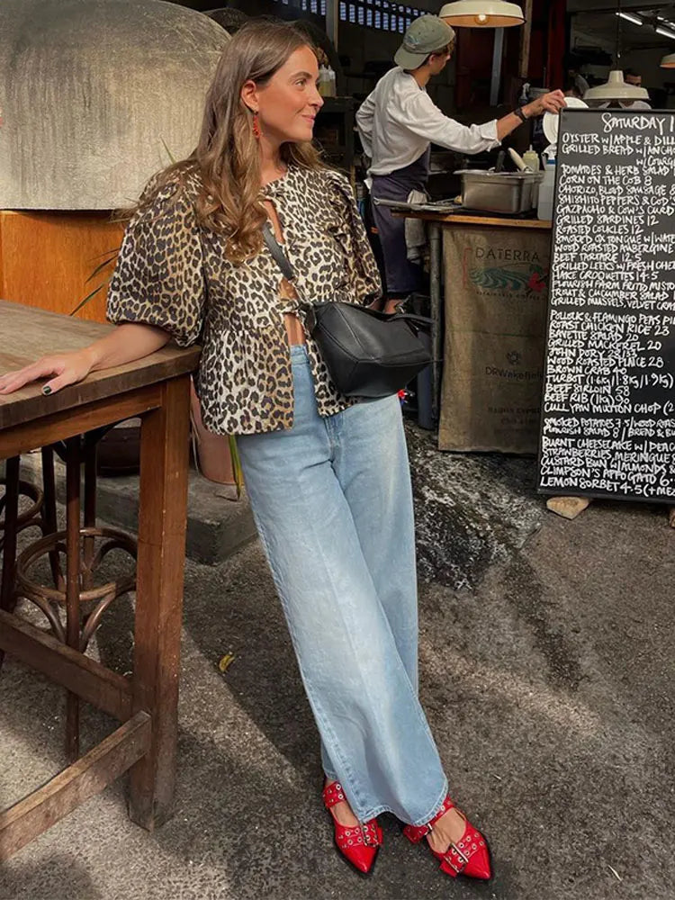 Lily - Retro Streetwear Blouse