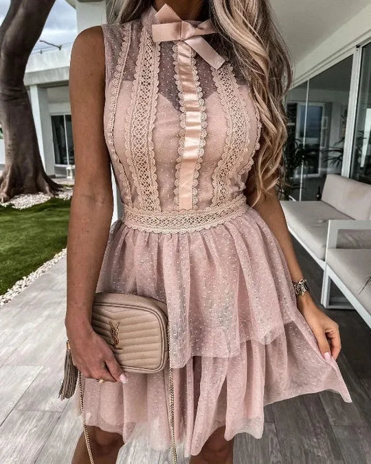 Nadia – Sukienka mini bez rękawów z falbanami