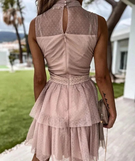 Nadia – Sukienka mini bez rękawów z falbanami
