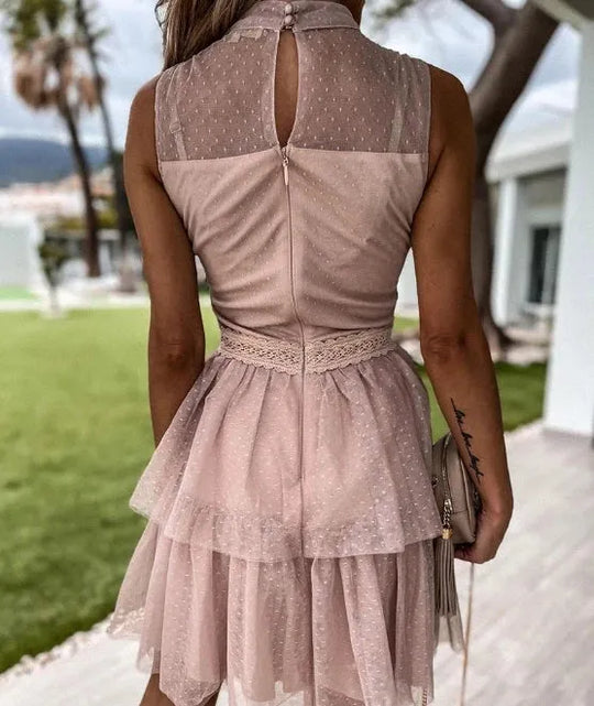Nadia – Sukienka mini bez rękawów z falbanami